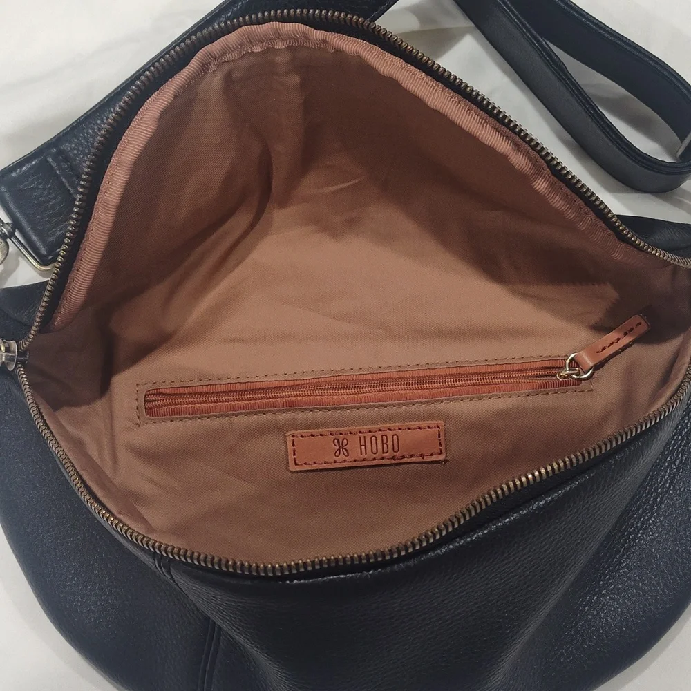 HOBO Hunter Medium Belt Bag In Black - Picture 6 of 12